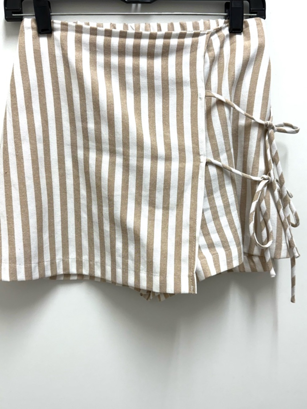 Like New! Striped Wrap Skort in White and Beige - Picture 9 of 10